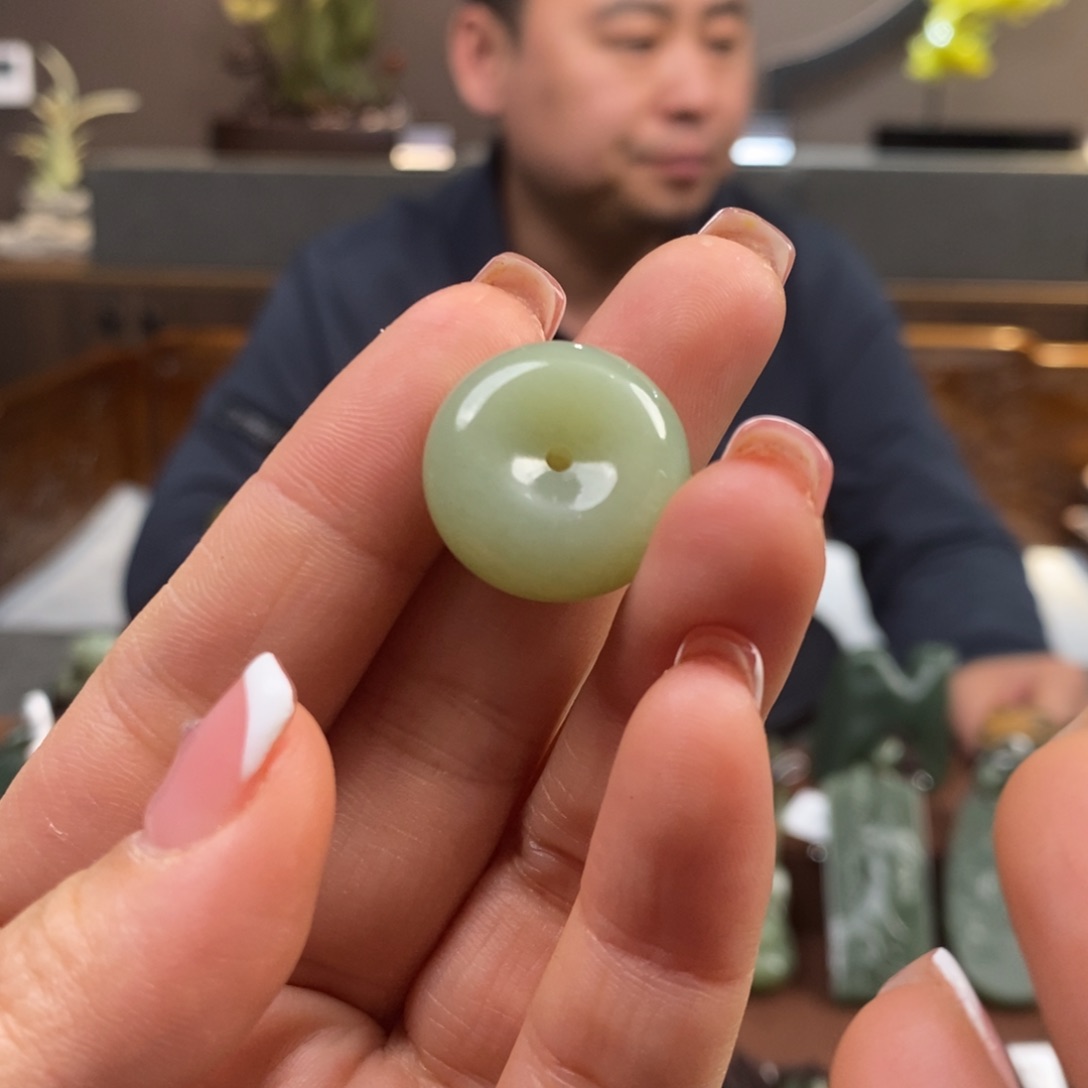 和田玉挂件未镶嵌三*志