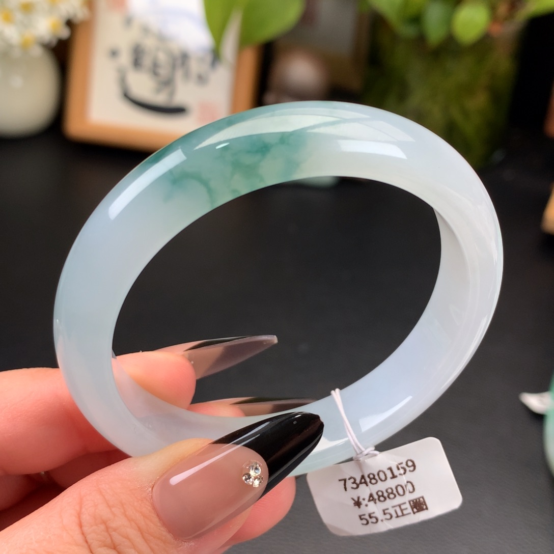 翡翠手镯未镶嵌冰胶飘花手镯