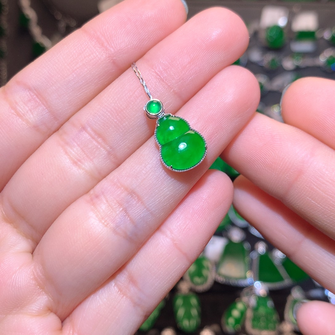 翡翠颈饰18K金镶嵌葫芦