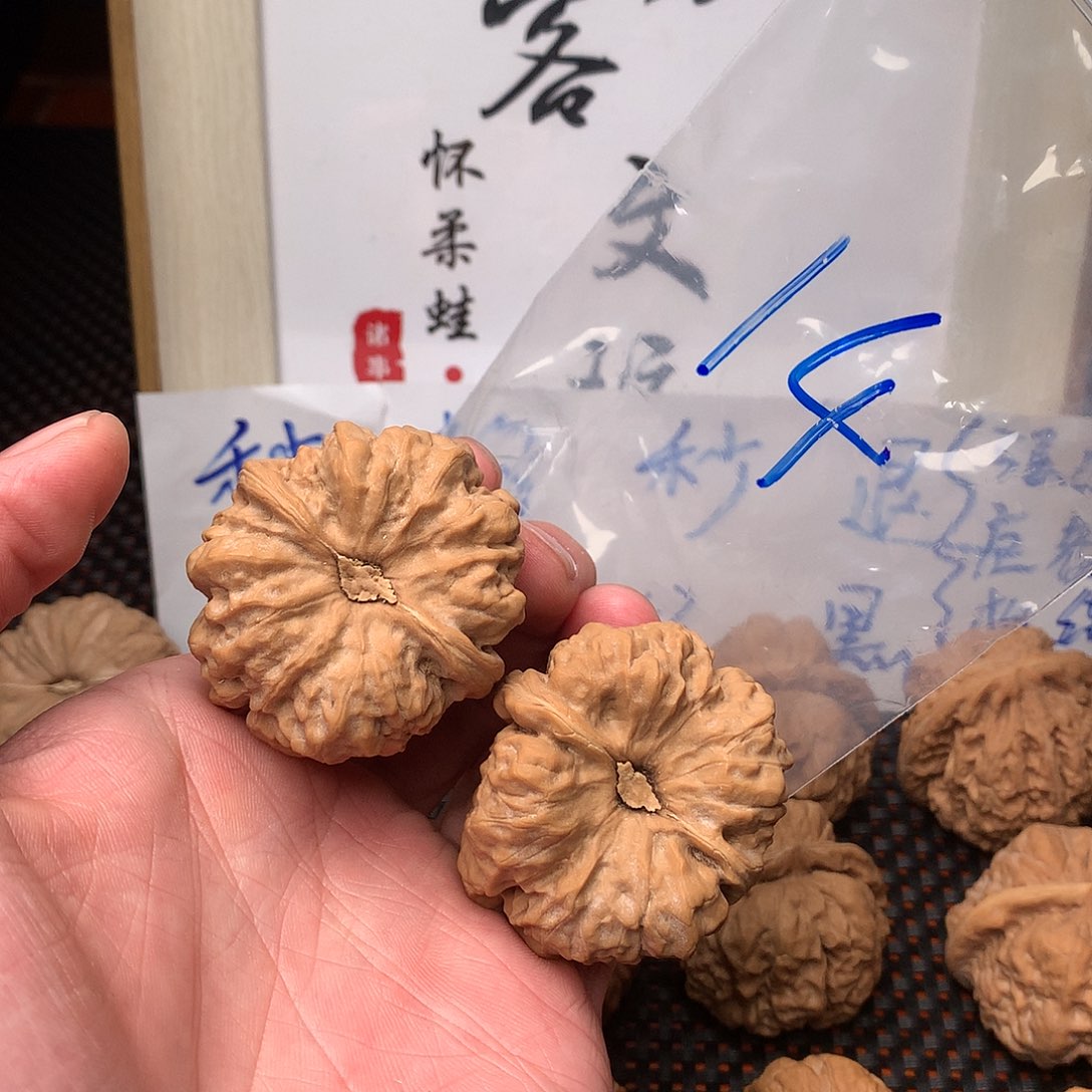 文玩核桃把件满****?八方客1111111
