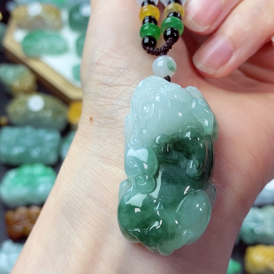 翡翠颈饰未镶嵌天然