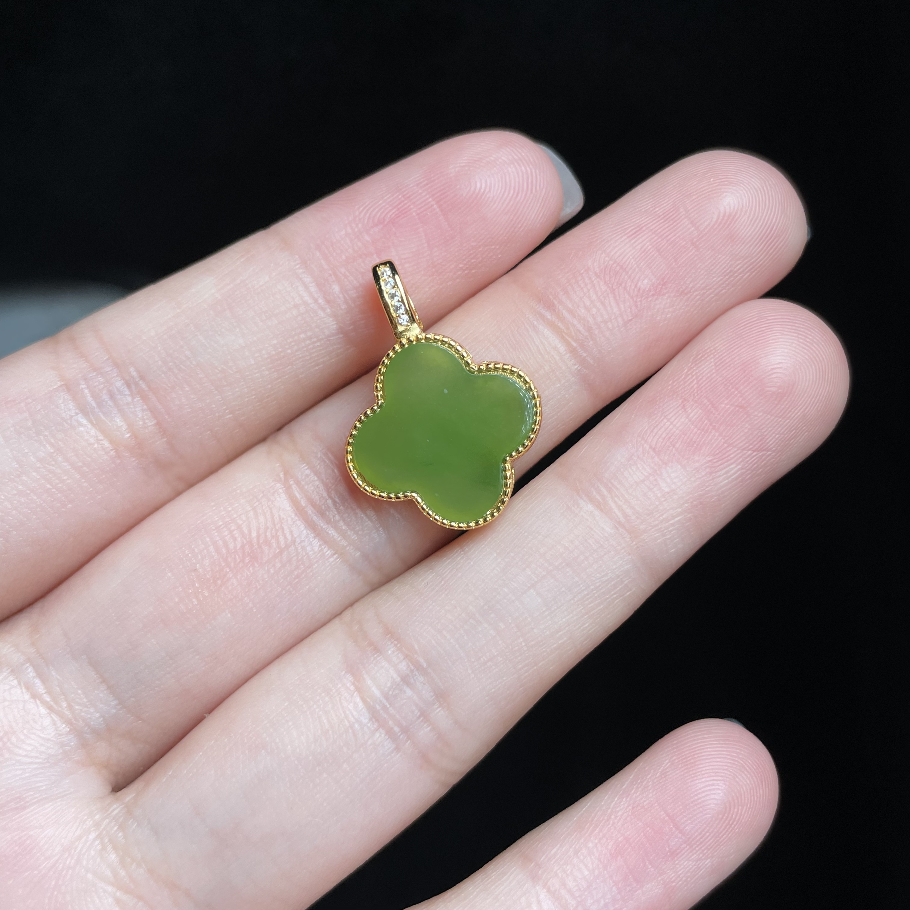 L【玉氏珠宝】925银和田玉碧玉四叶草-约15*2mm多样性发一 CAN82106