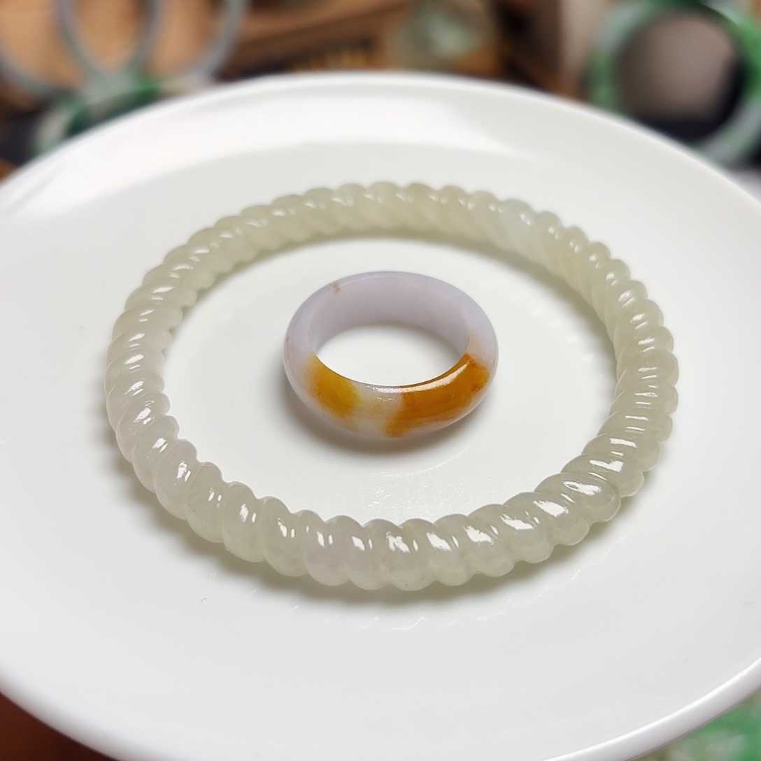 翡翠未镶嵌颈饰价格问主播，非常漏