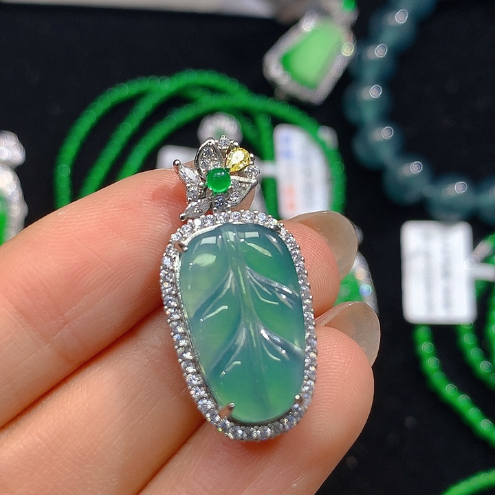 翡翠颈饰未镶嵌翡翠