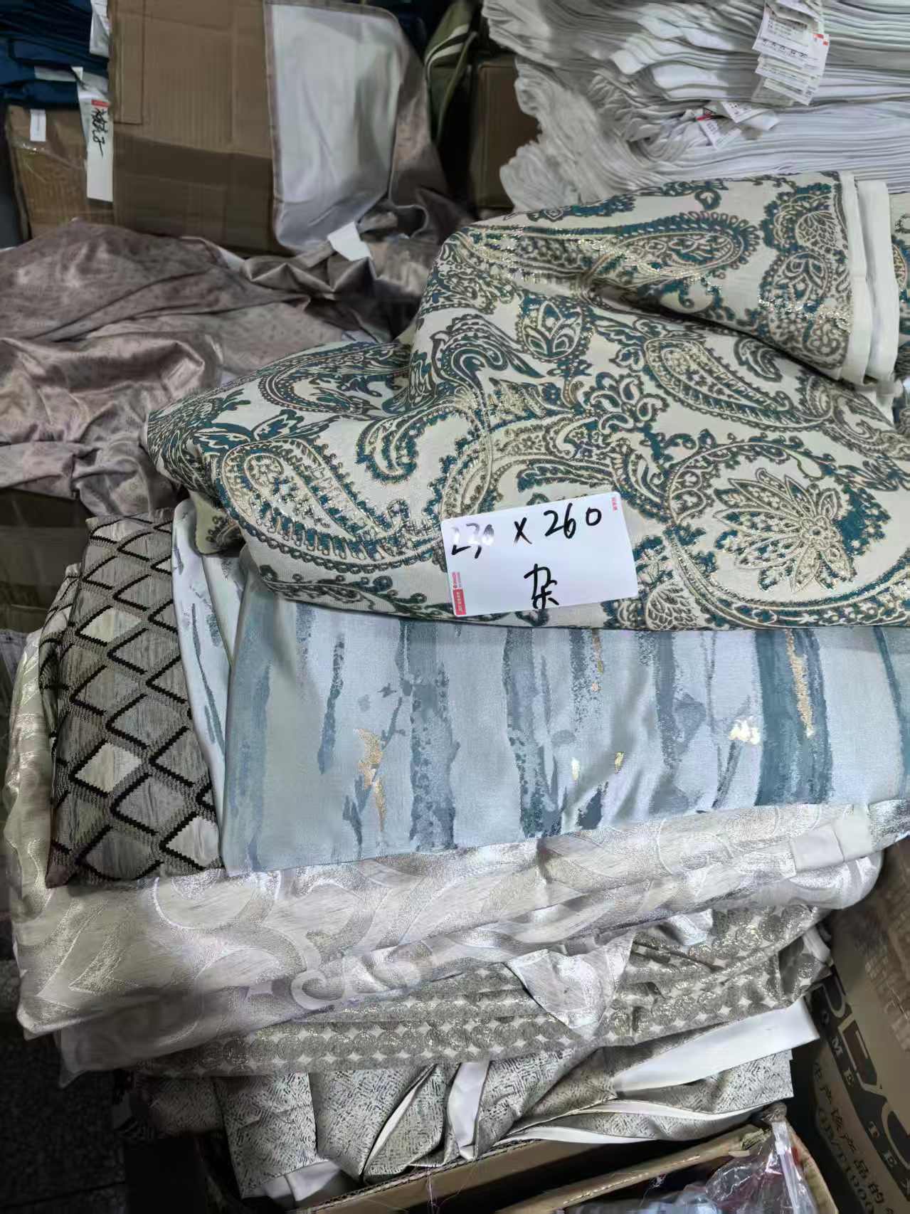 《厚广家》3楼230×260杂款化纤加厚被套 发1张，不挑色