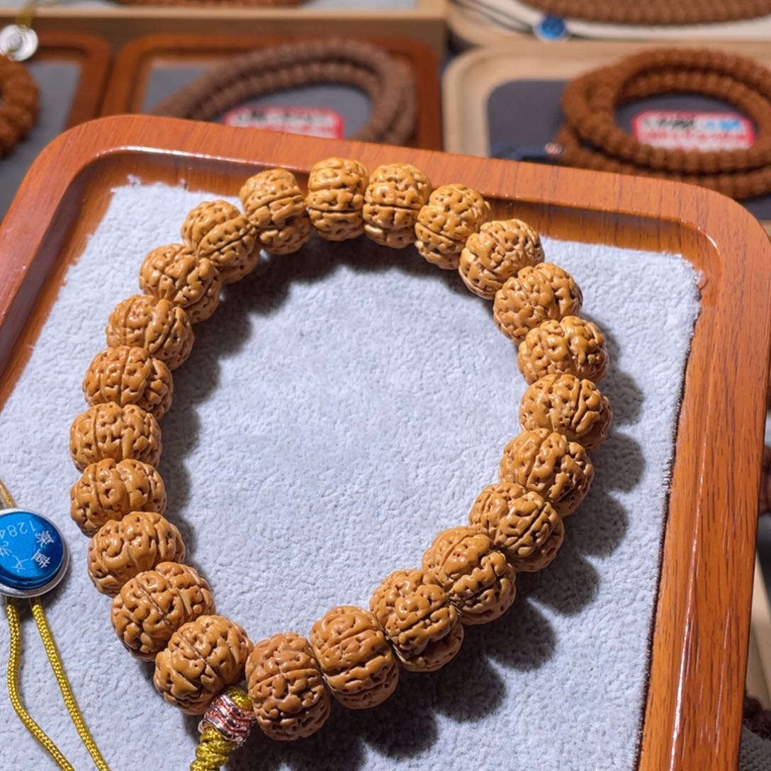 金刚菩提吊坠一*钱爆肉梅花