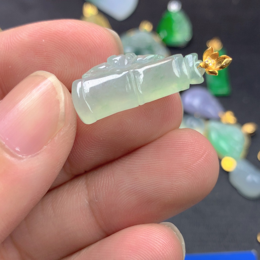 【闪购商品】颈饰18K金镶嵌翡翠翡翠