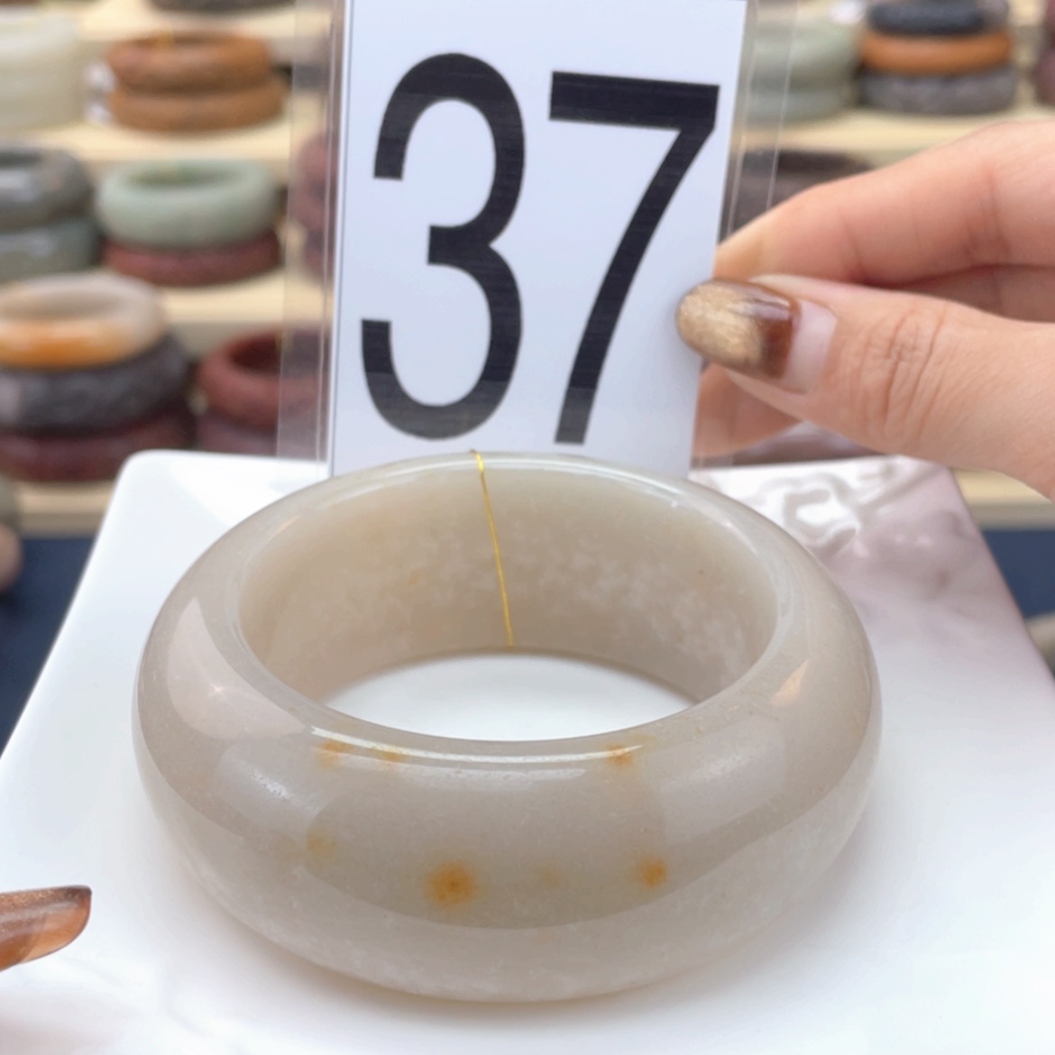 【闪购商品】石英质玉手镯未镶嵌