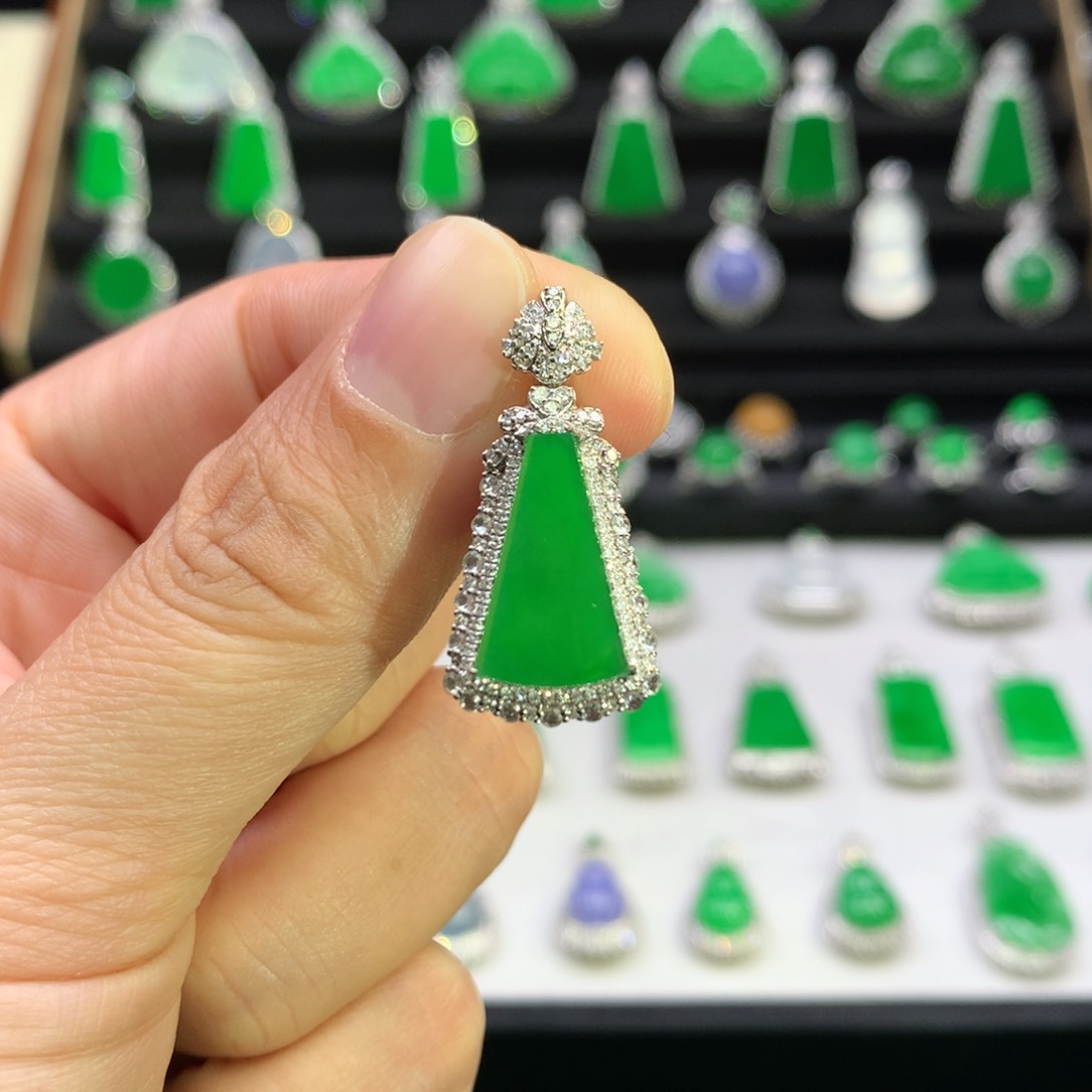 翡翠吊坠(不含链)18K金镶嵌