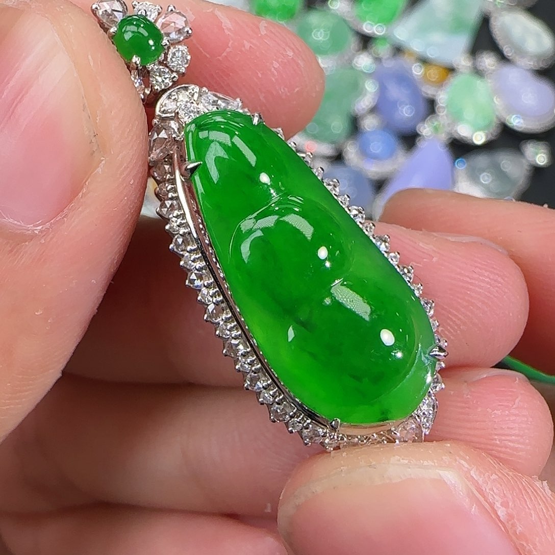 翡翠颈饰18K金镶嵌天然翡翠
