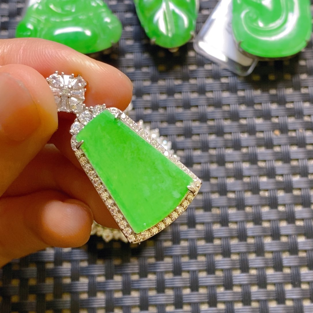 翡翠颈饰银S925镶嵌吊坠