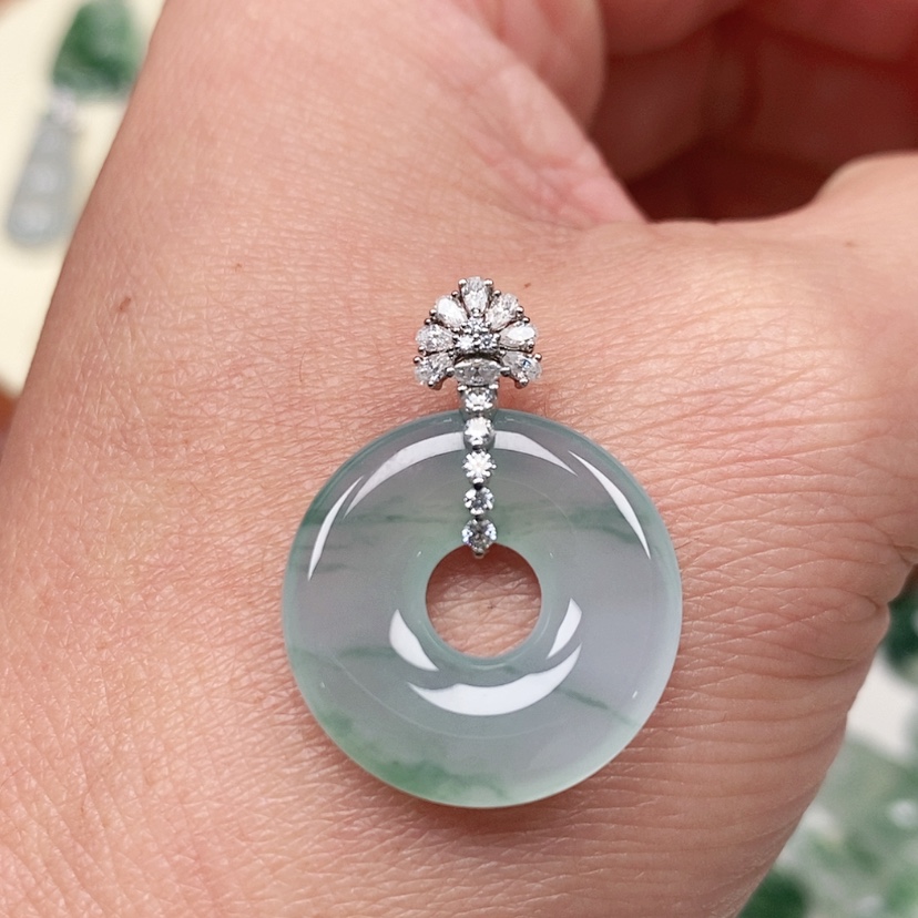 【闪购商品】翡翠吊坠(不含链)18K金镶嵌