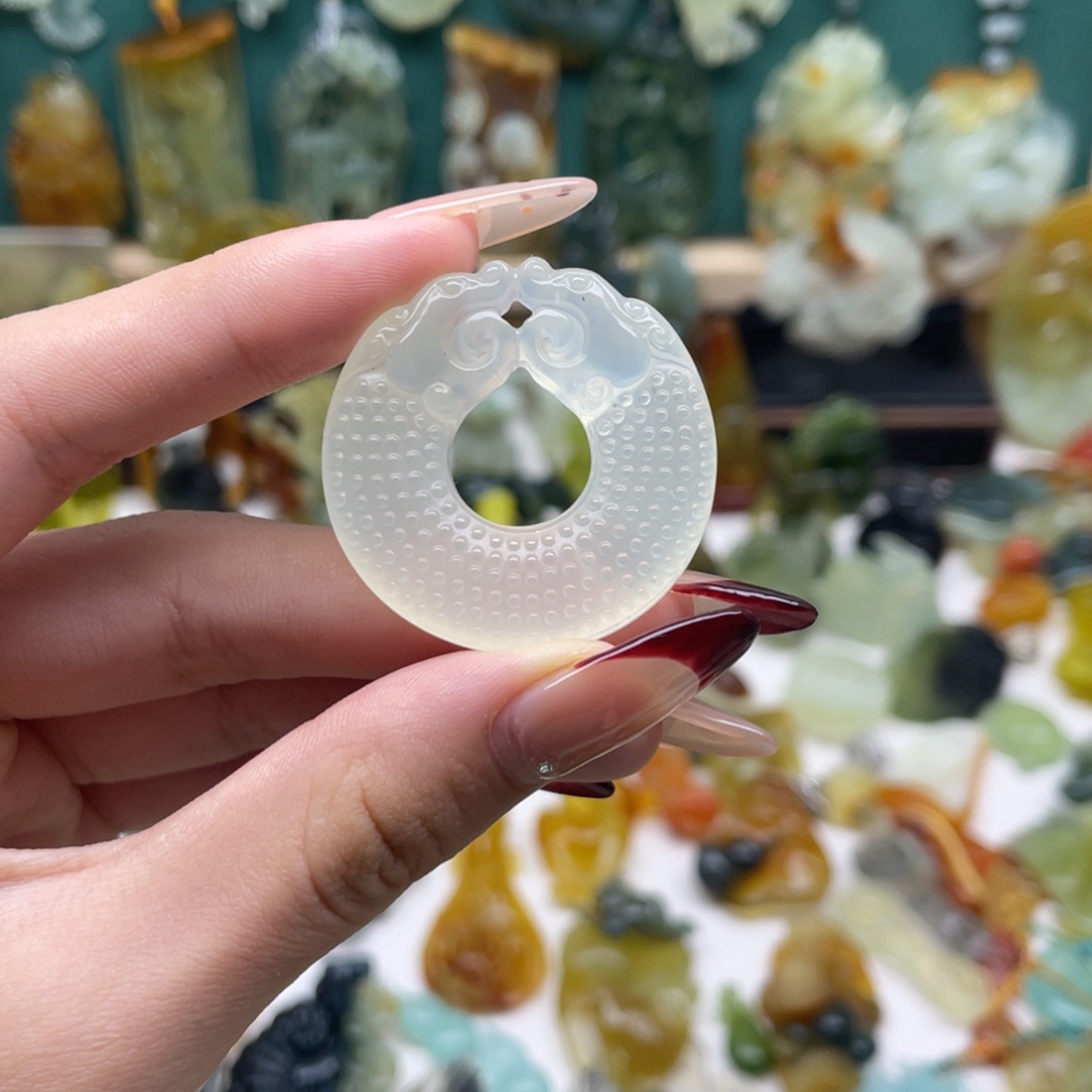 蛇纹石玉颈饰未镶嵌