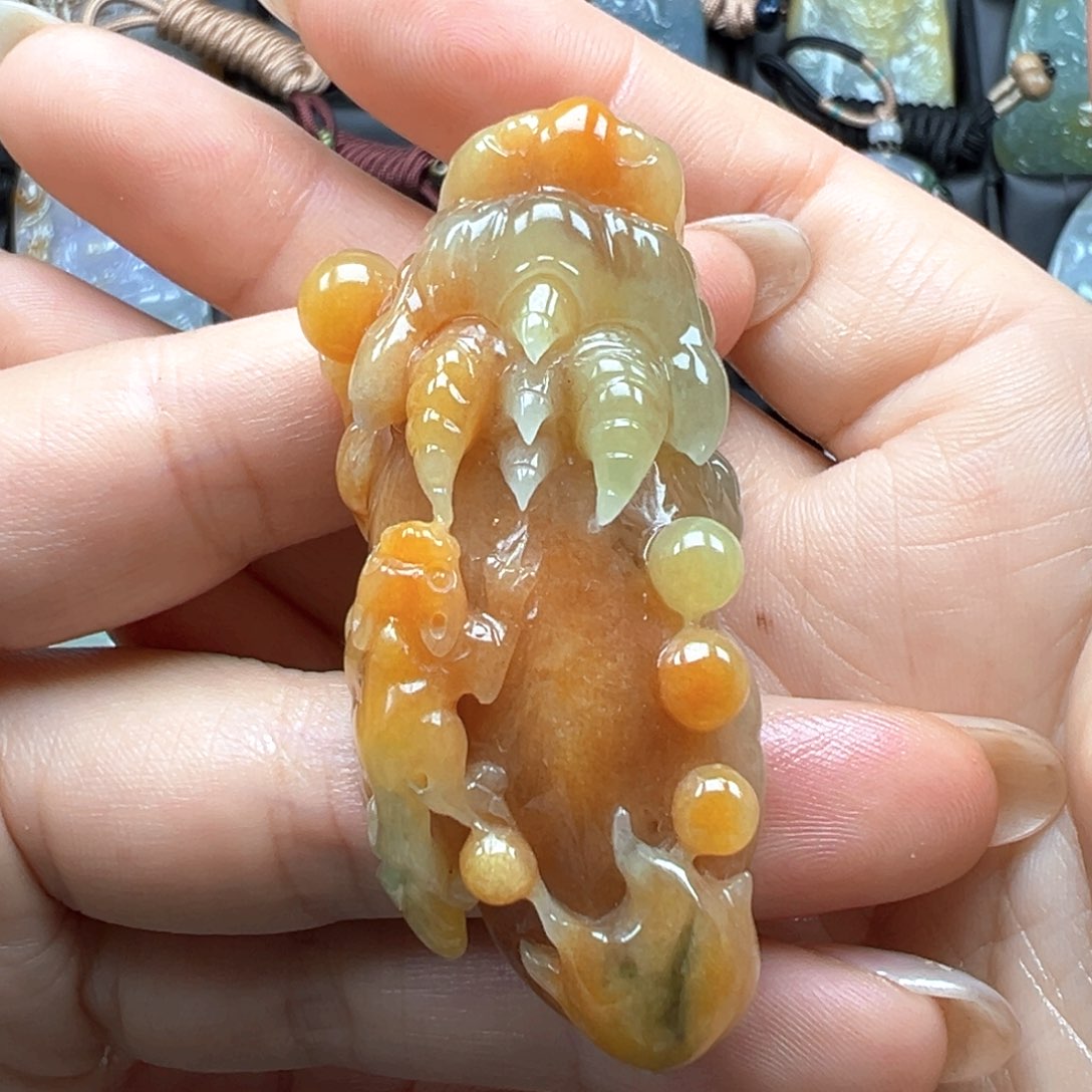 翡翠颈饰未镶嵌貔貅