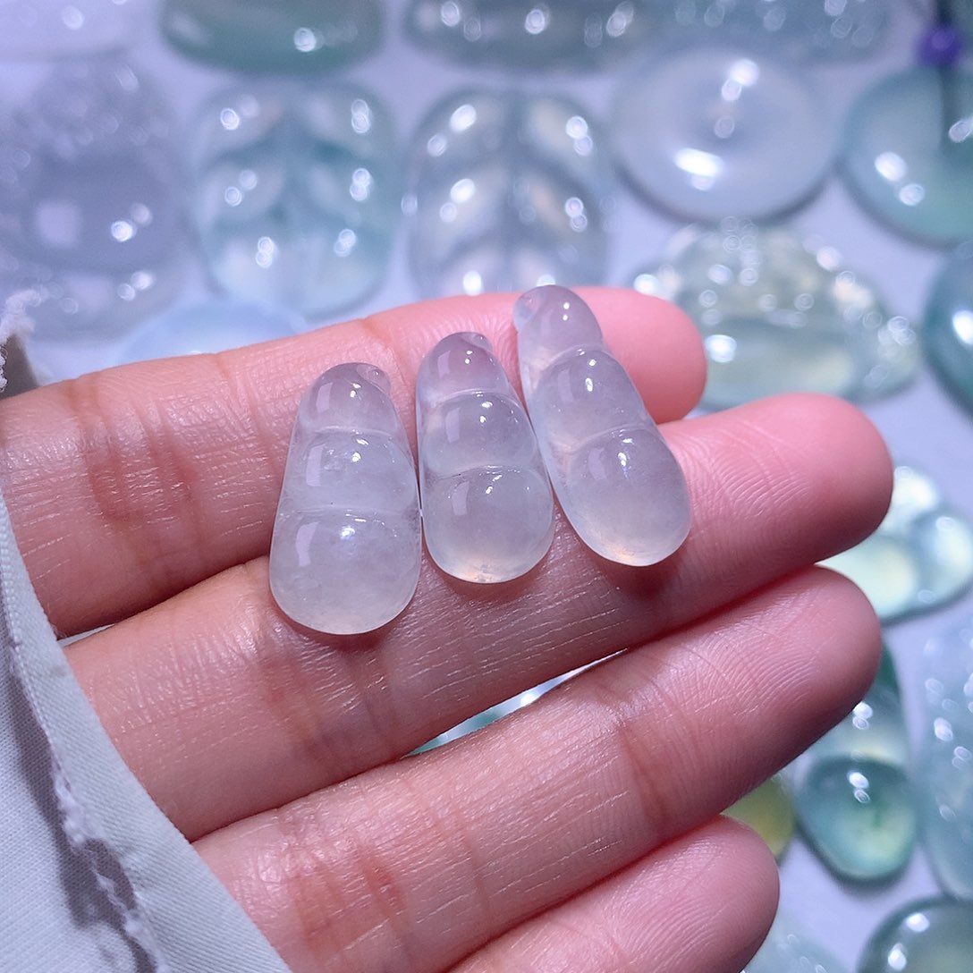 【闪购商品】翡翠颈饰未镶嵌一手豆