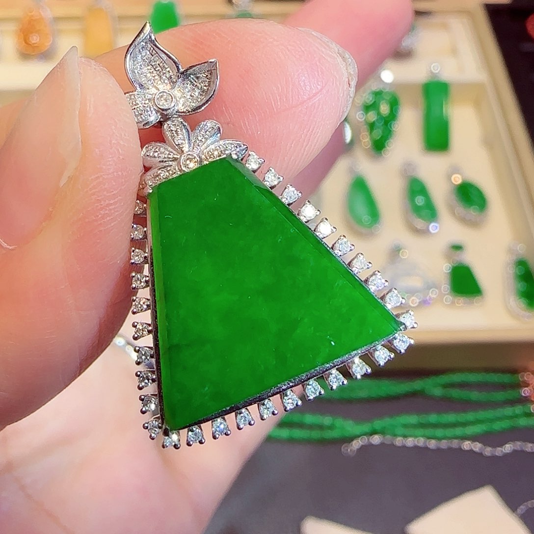 翡翠吊坠(不含链)18K金镶嵌