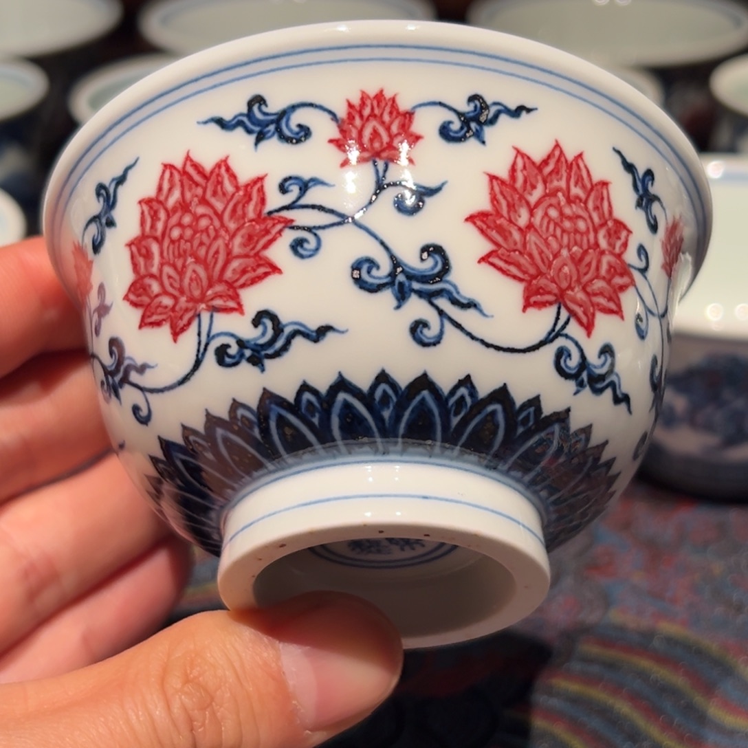 陶有针孔缩釉精品青花釉里红缠枝莲压手杯口径约9.5厘米