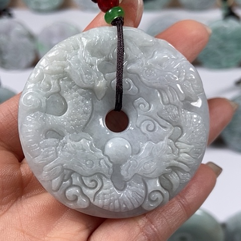 翡翠颈饰未镶嵌九龙扣两面工