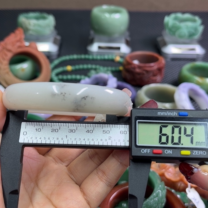 石英质玉手镯未镶嵌
