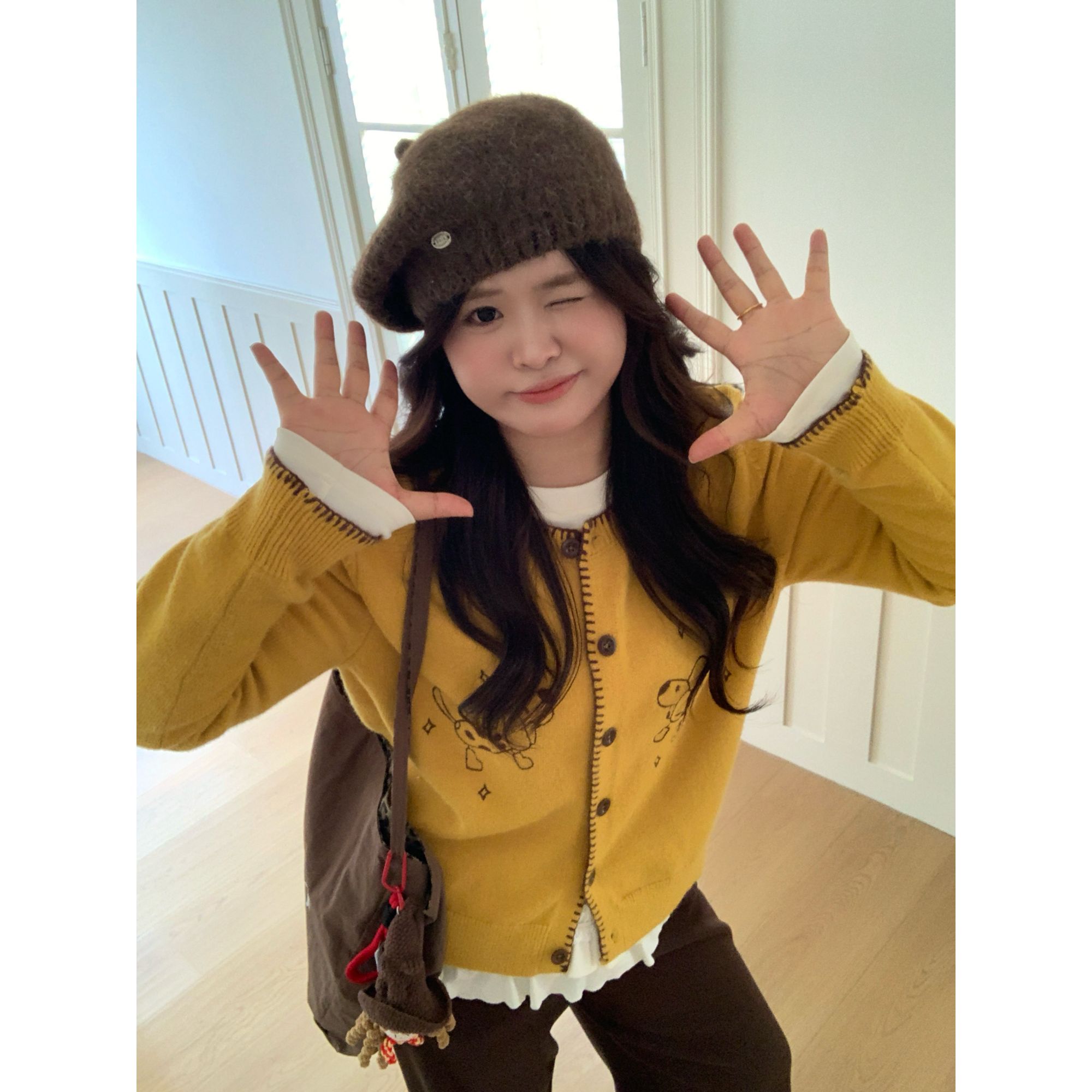 【趣味小狗】大头婷微胖定制刺绣黄色毛衣外套搭配杏色内搭T ZX157