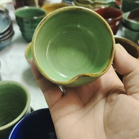 瓷片瓷片，各种摆件，均有瑕疵。沙锅！