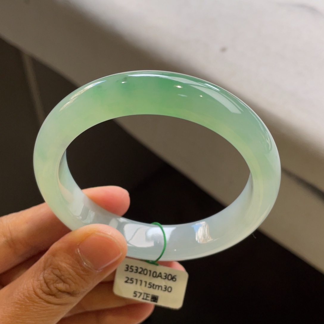 翡翠未镶嵌手镯冰胶甜甜绿手镯【强推】