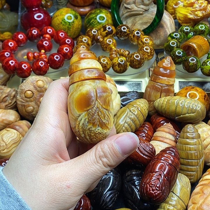 松木琥珀木文玩把件