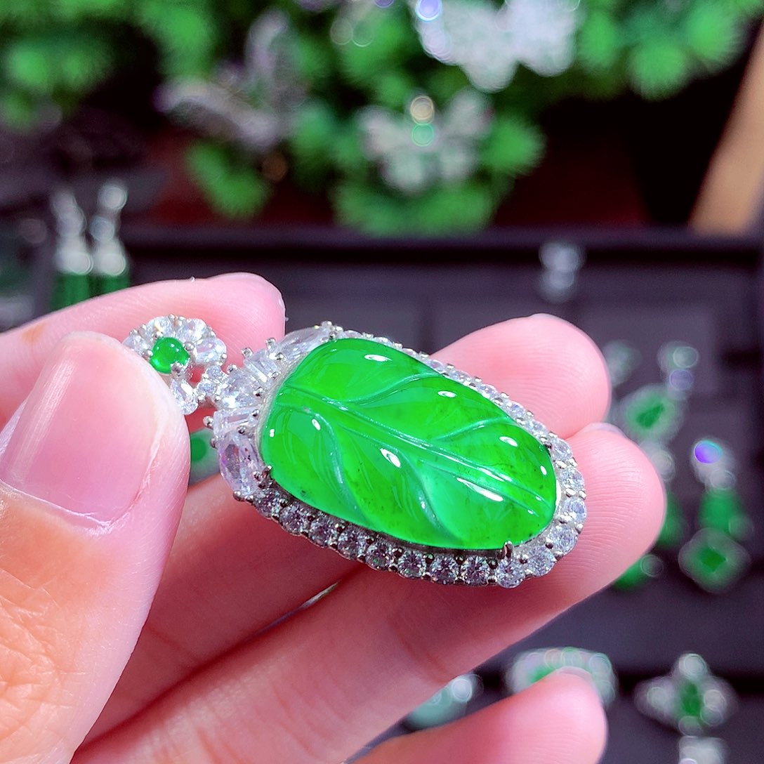 颈饰未镶嵌翡翠天然