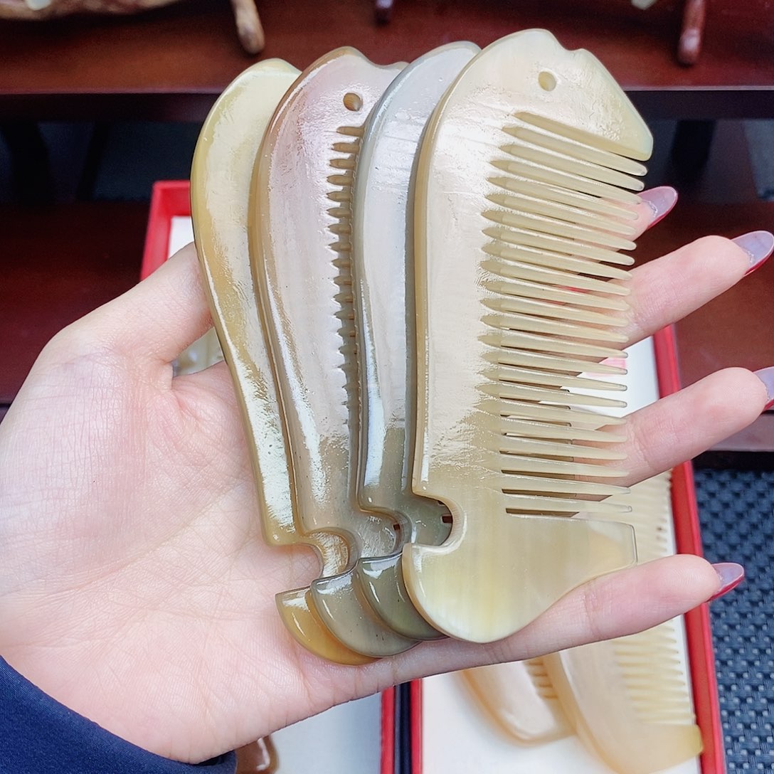 纯手工制作纯牛角梳子