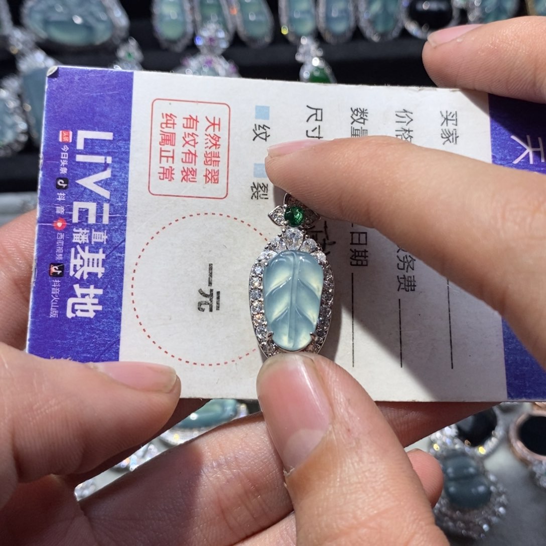 翡翠颈饰未镶嵌翡翠
