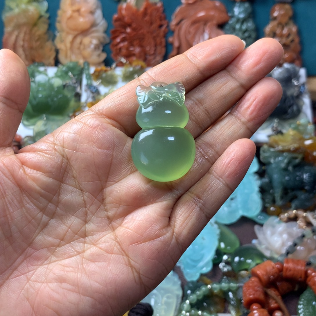 蛇纹石玉未镶嵌挂坠