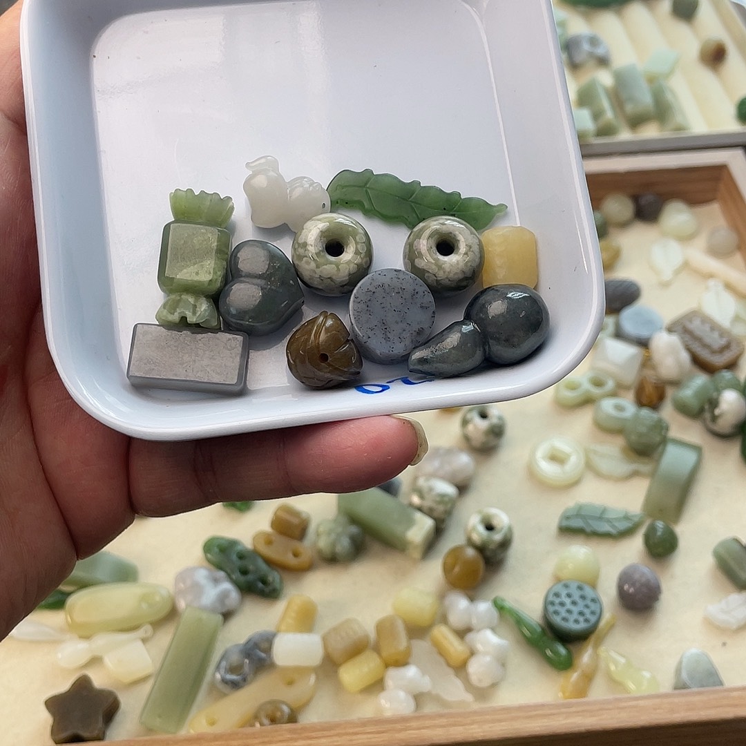 哈****和田玉未镶嵌珠宝半成品