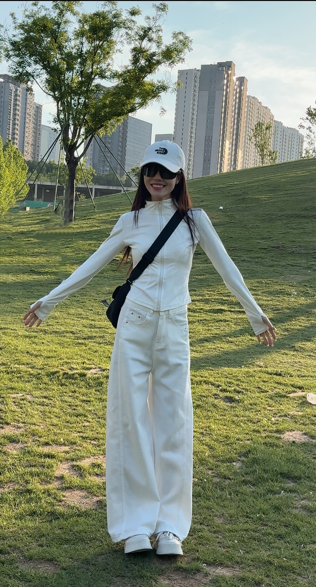 〈白月光〉2025夏季新款白色牛仔裤少女感小设计窄版高腰直筒阔腿