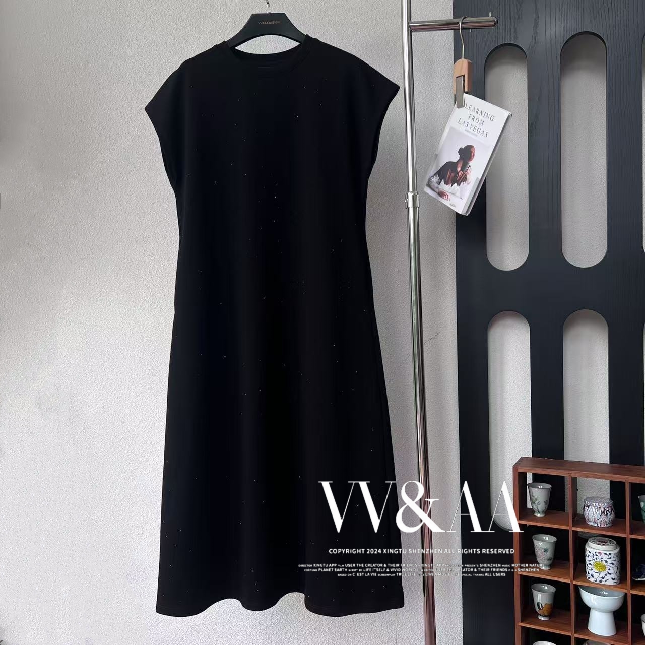 VV&AA “独星 ”亮钻显瘦圆领黑色无袖长款小黑裙 R4469