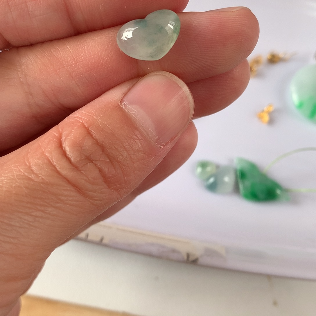 翡翠颈饰未镶嵌蠡****店爱心扣