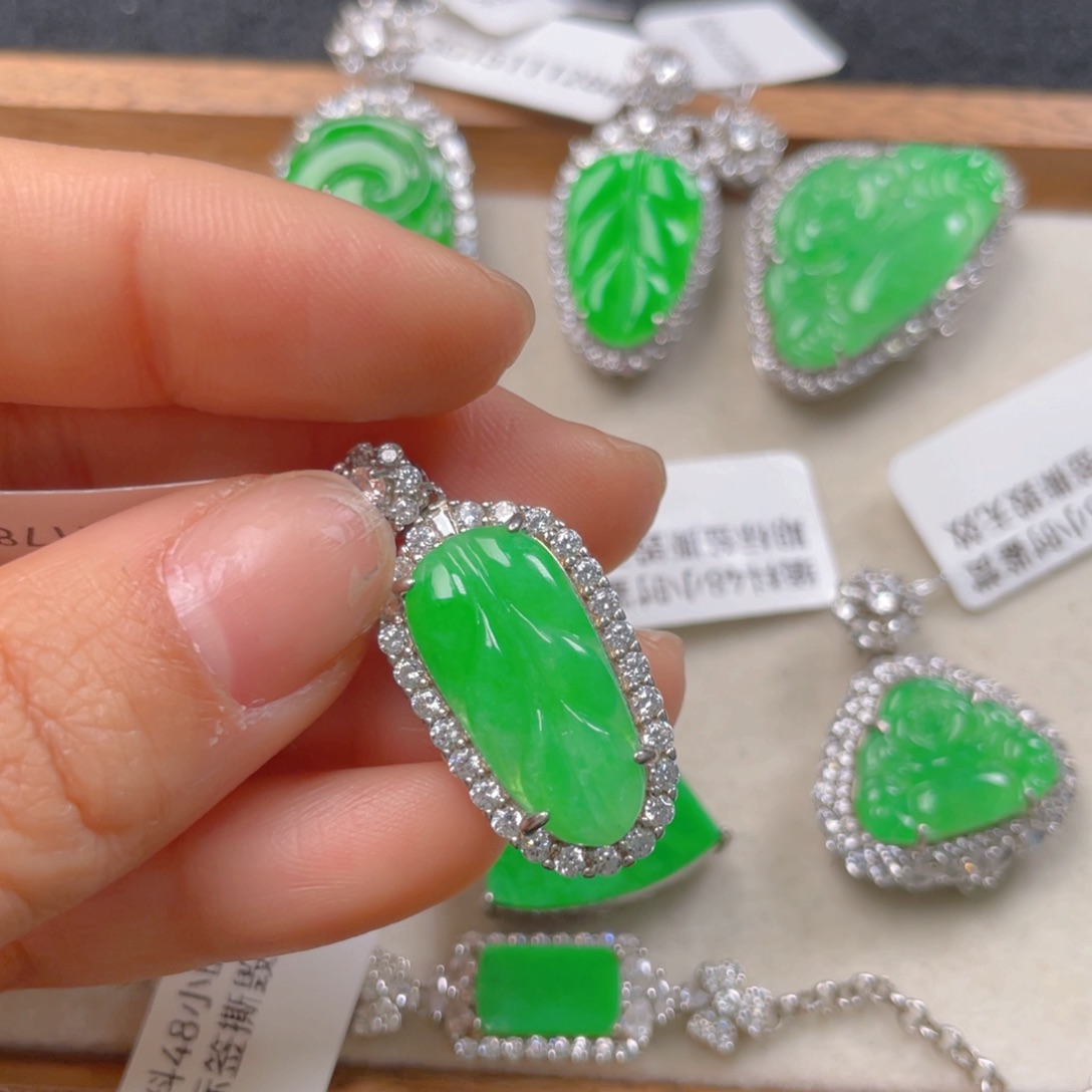 翡翠颈饰银S925镶嵌翡翠