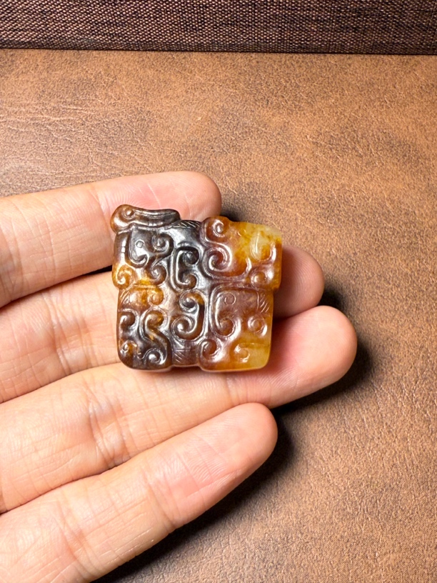 龙纹玉佩 浮雕工 包浆厚重