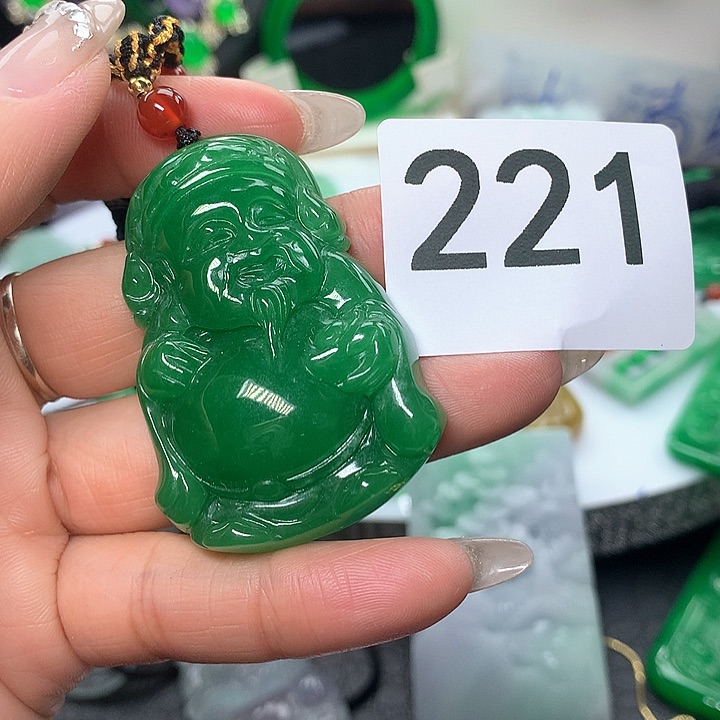 翡翠吊坠(赠链)未镶嵌