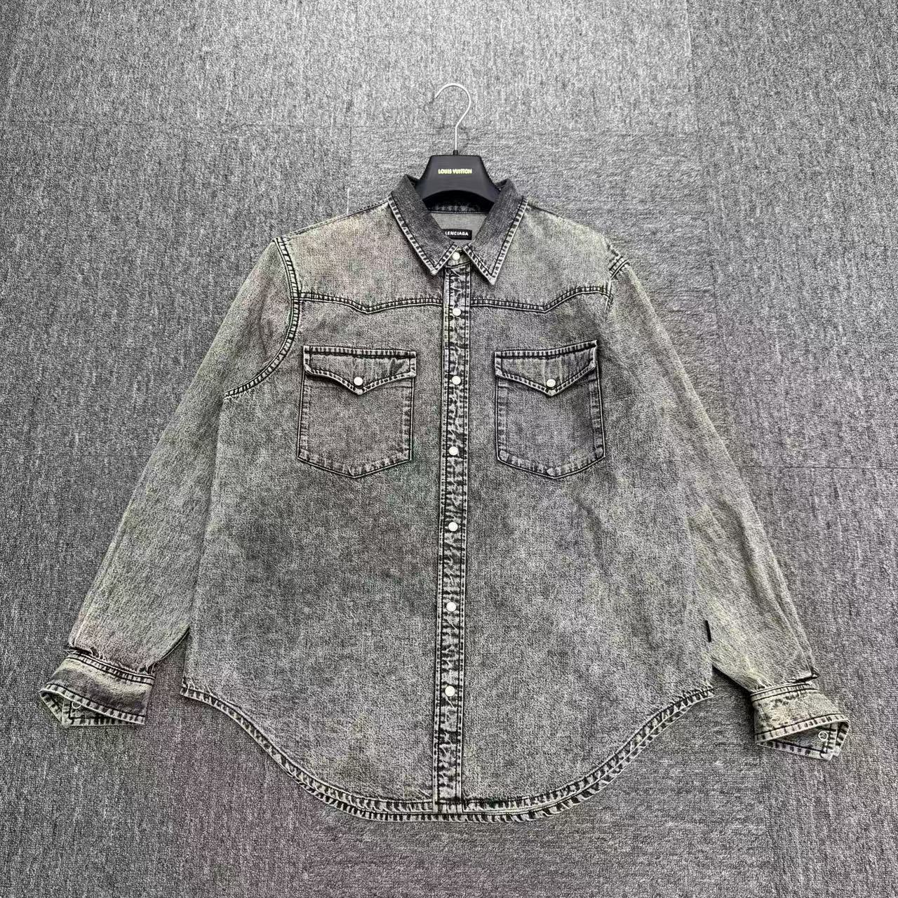 99新 Balenciaga/巴黎世家 水洗做旧破坏牛仔衬衫/41码/18662