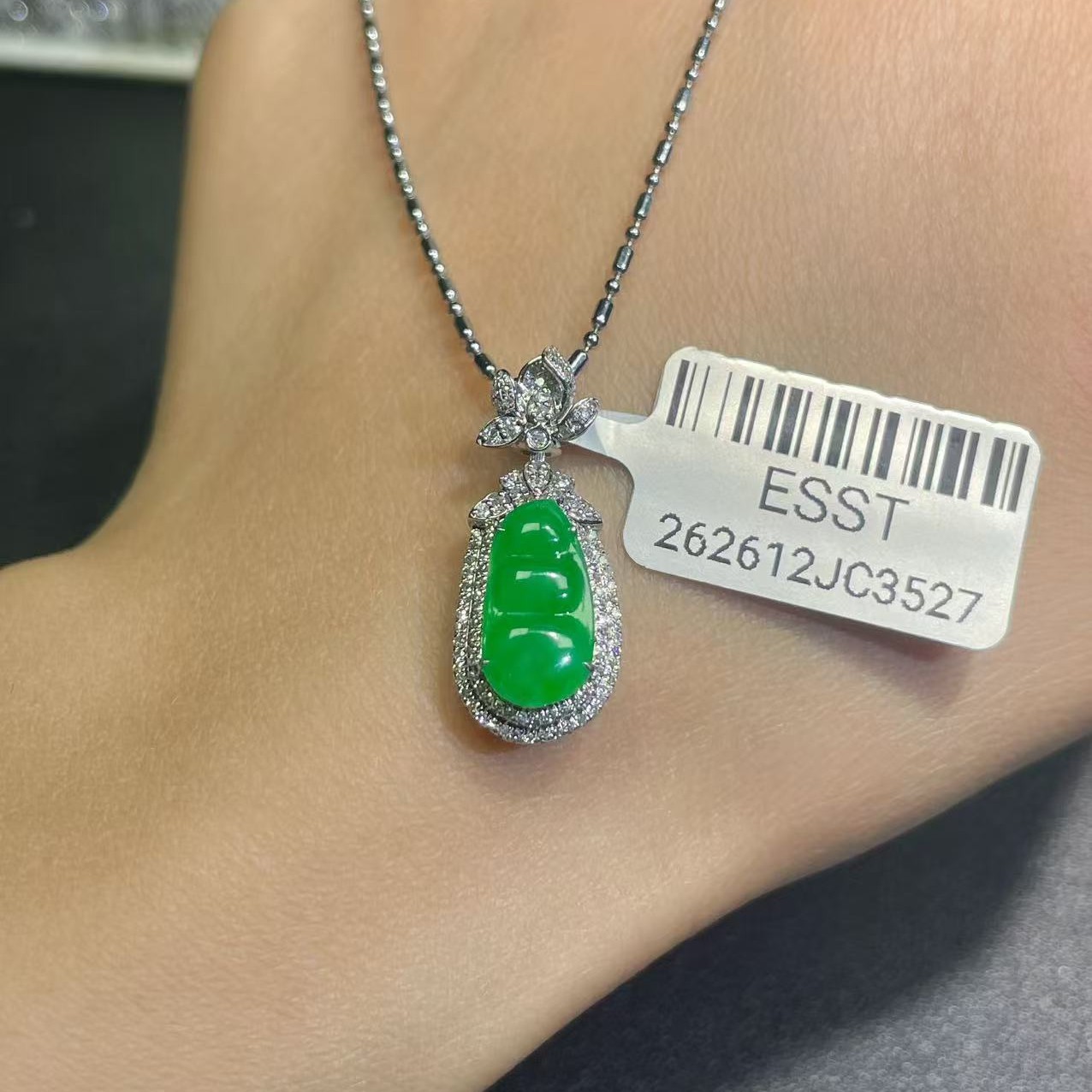 18k金镶嵌缅甸A货翡翠(不含链)