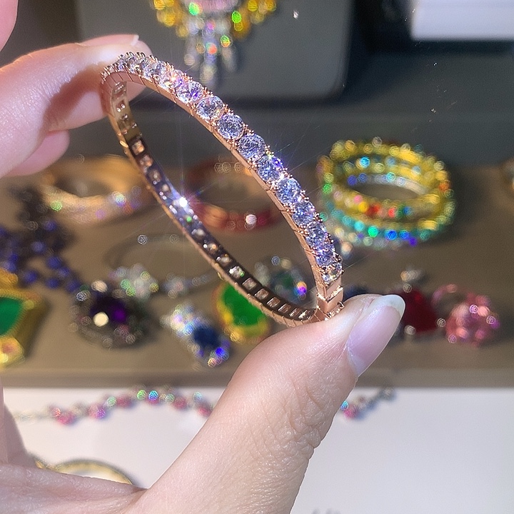 非金属玫瑰金手镯。     