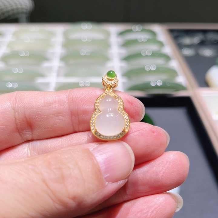 娟***子和田玉银S925镶嵌颈饰葫芦藕粉
