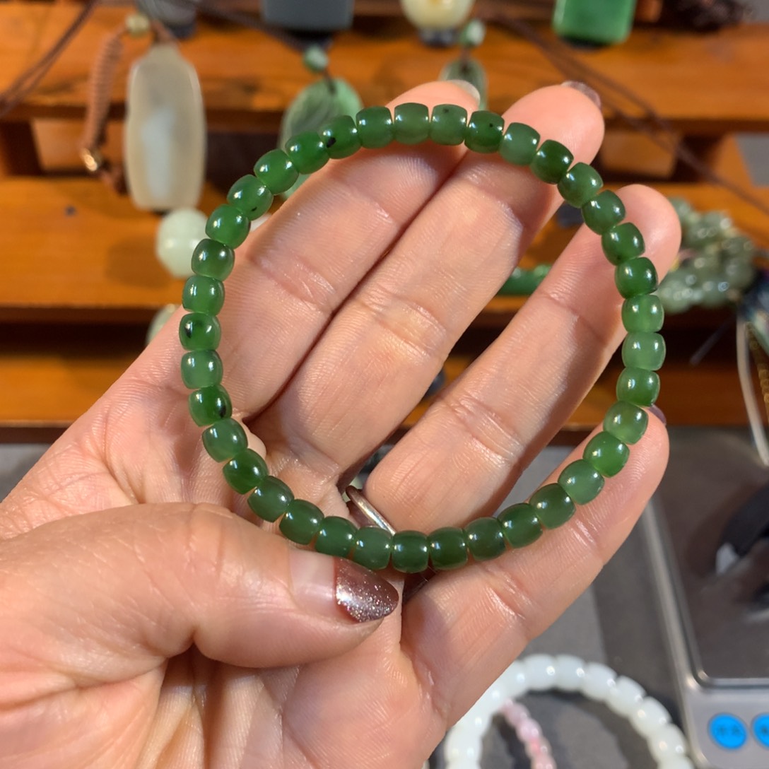 和田玉（糖玉）颈饰未镶嵌