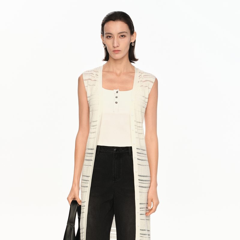 H·GENTEEL荷高24新夏女领口缎面装饰金属扣点缀吊带GUE24600688