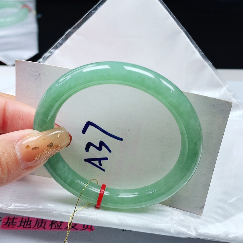 【闪购商品】翡翠手镯未镶嵌 圆条52+