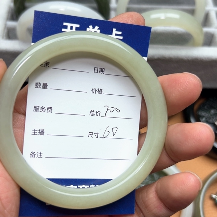 和田玉颈饰未镶嵌龙*