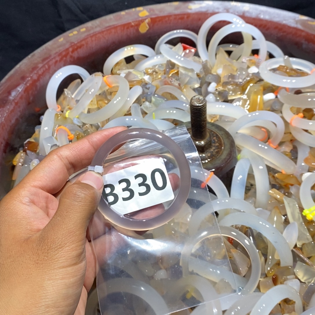 丸***宝玛瑙/玉髓未镶嵌手镯