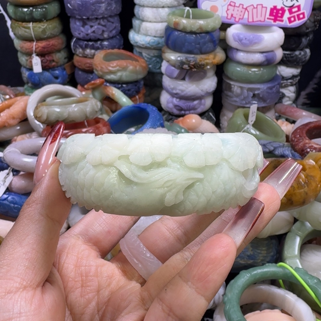 石英质玉（佘太翠）未镶嵌手镯58，56，微瑕不退换