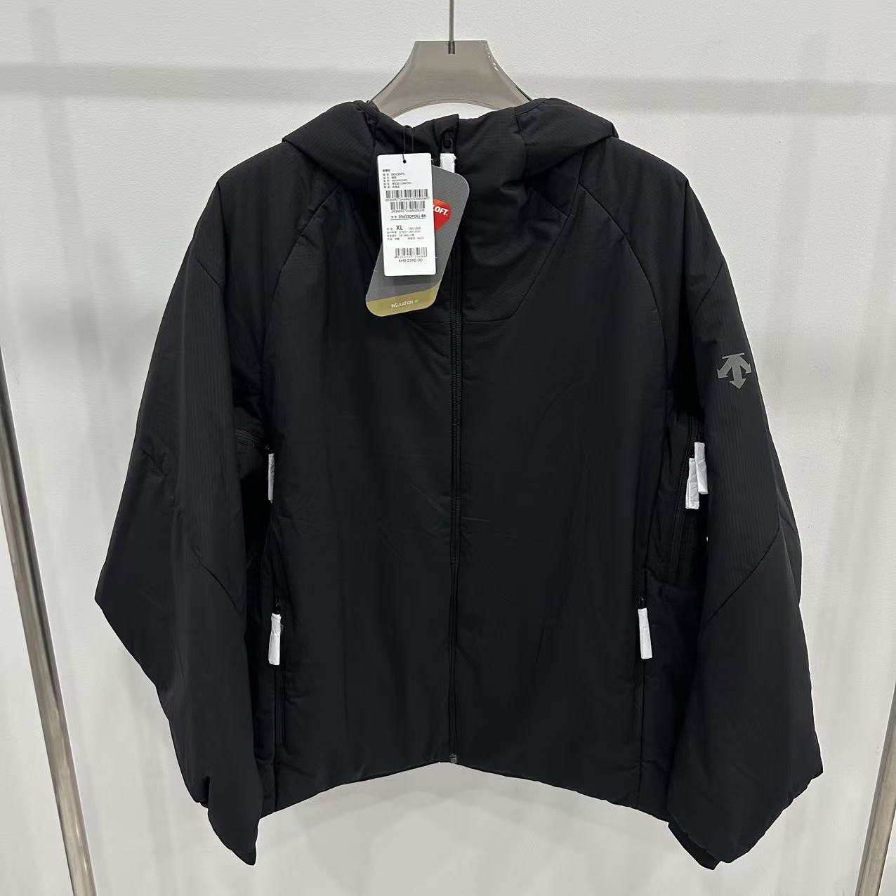 未使用 maje DESCENTE迪桑特/黑色连帽棉服/XL码