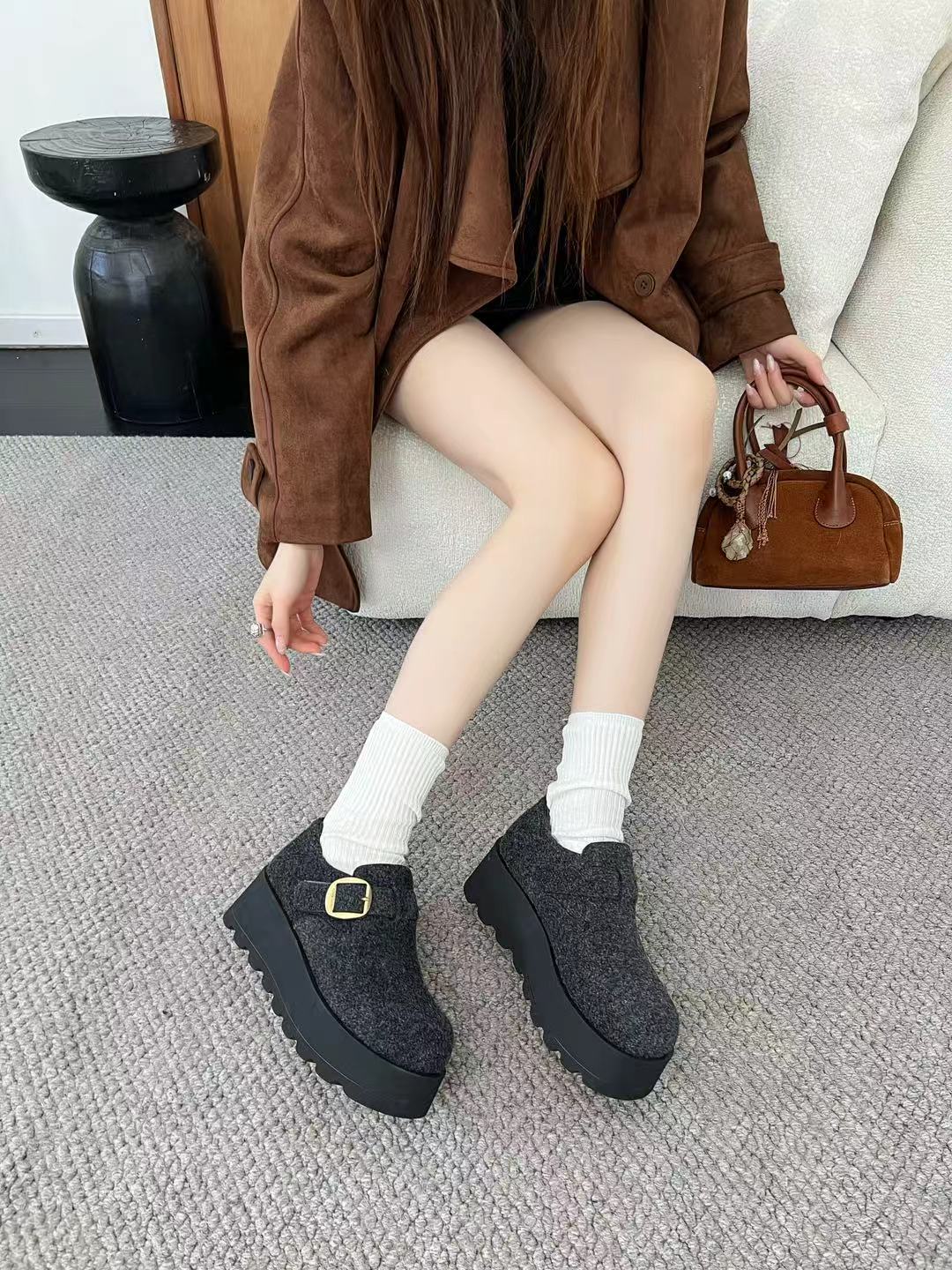 圆头胶粘保暖厚底英伦秋冬时尚雪地靴女鞋休闲百搭松糕底